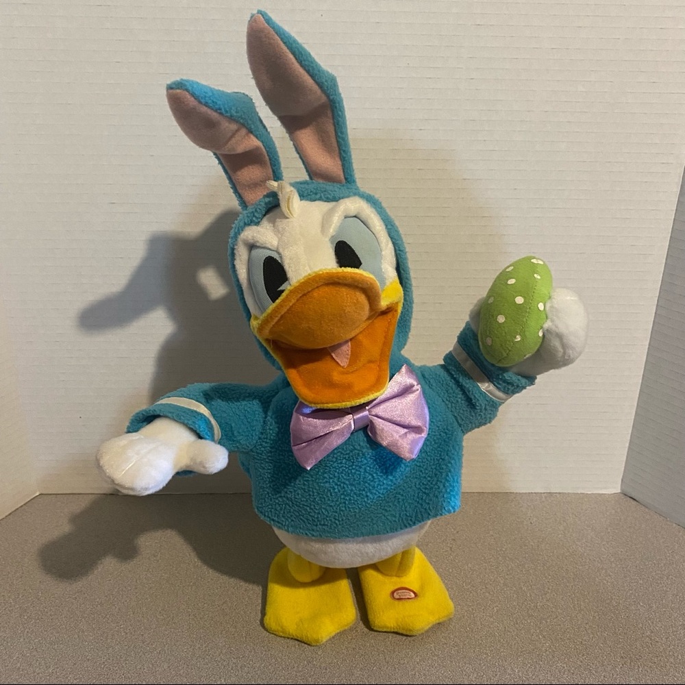 Hallmark Disney Donald Duck Easter Bunny Toy